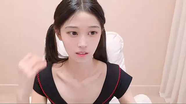 Snapshot of iiiiiiiiiu chatting on 05.15.26 iiiiiiiiiu online show from 05.15.26