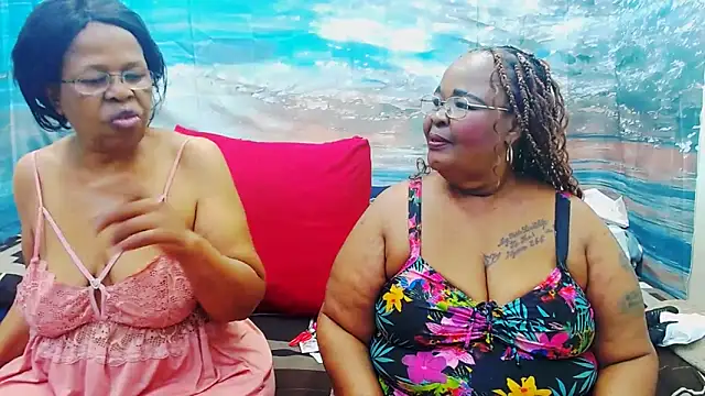 Snapshot of SEXY_MATURExx chatting on 06.17.26 SEXY MATURExx online show from 06.17.26