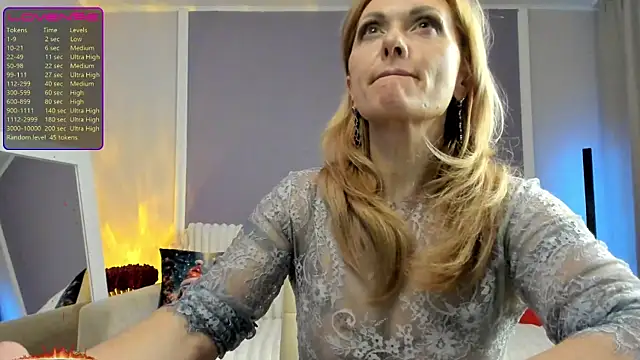Snapshot of Monika-peach chatting on 04.28.26 Monika-peach online show from 04.28.26