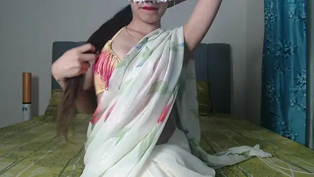 Snapshot of Hottie_heer chatting on 04.27.26 Hottie heer online show from 04.27.26