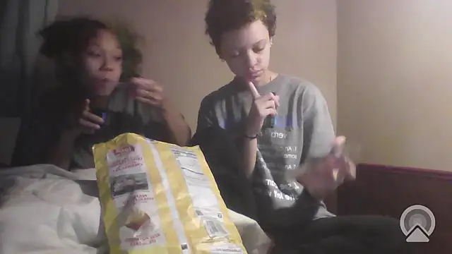 Snapshot of jojosbizarrelyf chatting on 01.10.26 jojosbizarrelyf online show from 01.10.26