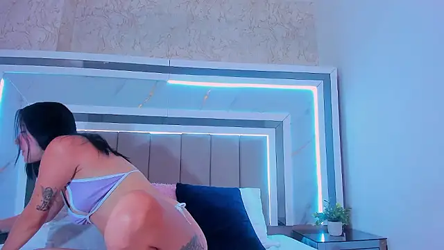 Snapshot of IsaBlue chatting on 02.11.26 IsaBlue online show from 02.11.26