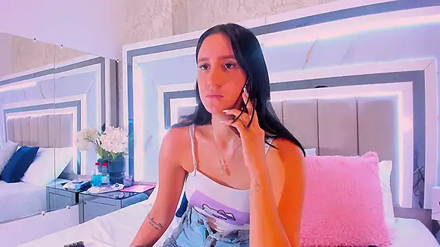 Snapshot of IsaBlue chatting on 02.14.26 IsaBlue online show from 02.14.26