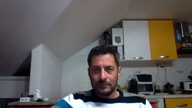 Snapshot of colosone chatting on 04.27.26 colosone online show from 04.27.26