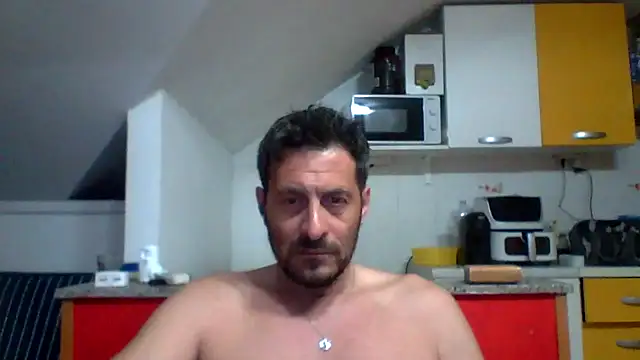 Snapshot of colosone chatting on 04.28.26 colosone online show from 04.28.26
