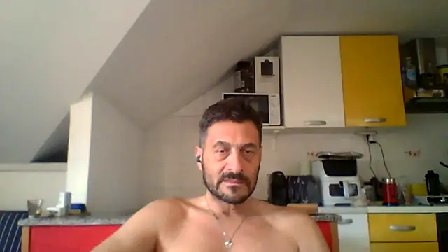 Snapshot of colosone chatting on 05.19.26 colosone online show from 05.19.26