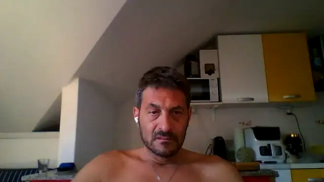 Snapshot of colosone chatting on 06.16.26 colosone online show from 06.16.26