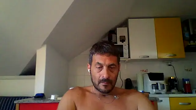 Snapshot of colosone chatting on 06.17.26 colosone online show from 06.17.26
