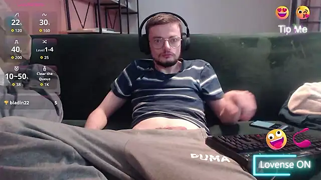 Snapshot of davidfrenchlove chatting on 01.11.26 davidfrenchlove online show from 01.11.26