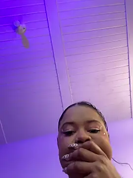 Snapshot of Antonella_03s chatting on 02.14.26 Antonella 03s online show from 02.14.26