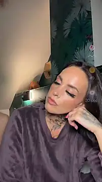Snapshot of venustattoue chatting on 05.15.26 venustattoue online show from 05.15.26