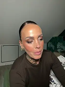 Snapshot of venustattoue chatting on 06.12.26 venustattoue online show from 06.12.26