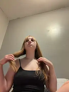 Snapshot of tinyblondebarbie chatting on 06.03.26 tinyblondebarbie online show from 06.03.26