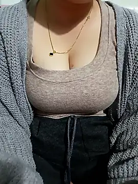 Snapshot of Tulip_Giang chatting on 01.11.26 Tulip Giang online show from 01.11.26