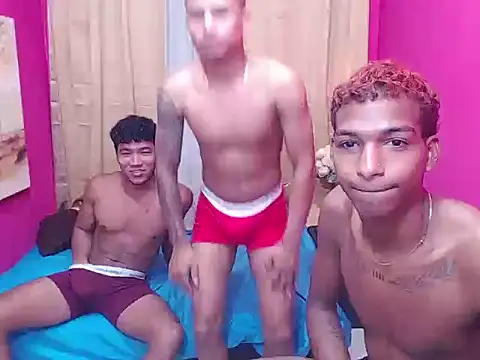 Snapshot of hugecock_black chatting on 01.12.26 hugecock black online show from 01.12.26