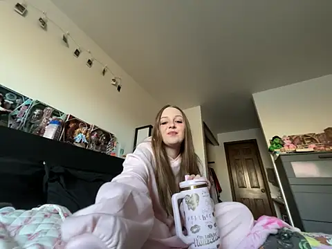 Snapshot of prettygirltracy_12 chatting on 01.31.26 prettygirltracy 12 online show from 01.31.26