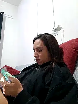 Snapshot of ofjuliaa chatting on 05.14.26 ofjuliaa online show from 05.14.26