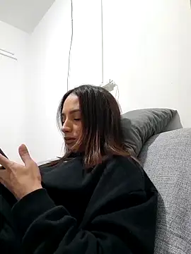 Snapshot of ofjuliaa chatting on 05.19.26 ofjuliaa online show from 05.19.26
