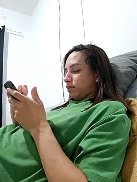 Snapshot of ofjuliaa chatting on 05.20.26 ofjuliaa online show from 05.20.26