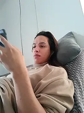 Snapshot of ofjuliaa chatting on 05.25.26 ofjuliaa online show from 05.25.26