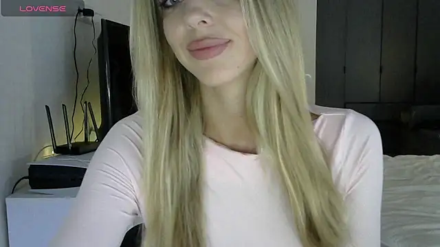 Snapshot of LizaSweetyq chatting on 04.24.26 LizaSweetyq online show from 04.24.26