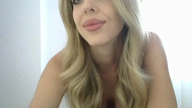 Snapshot of LizaSweetyq chatting on 06.26.26 LizaSweetyq online show from 06.26.26