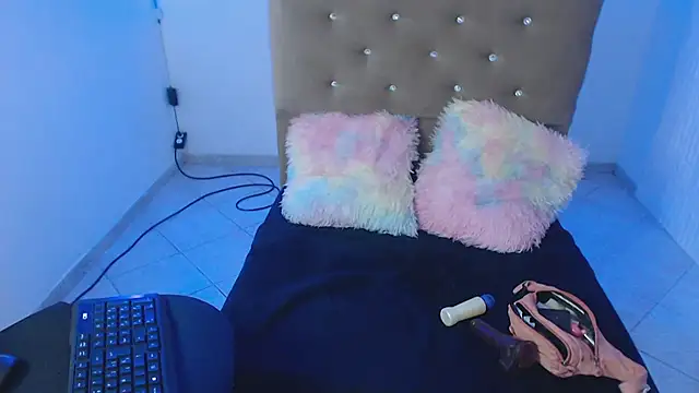 Snapshot of sexy_bonnie_18 chatting on 01.13.26 sexy bonnie 18 online show from 01.13.26