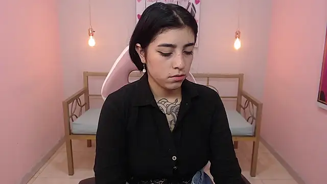 Snapshot of Adri_gomez_x chatting on 03.03.26 Adri gomez x online show from 03.03.26