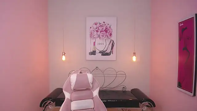 Snapshot of Adri_gomez_x chatting on 04.29.26 Adri gomez x online show from 04.29.26