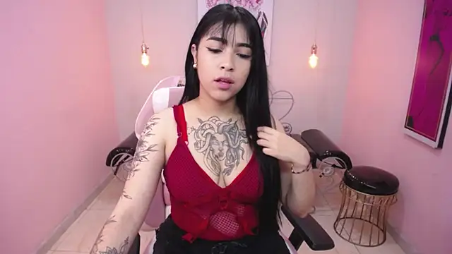 Snapshot of Adri_gomez_x chatting on 04.30.26 Adri gomez x online show from 04.30.26