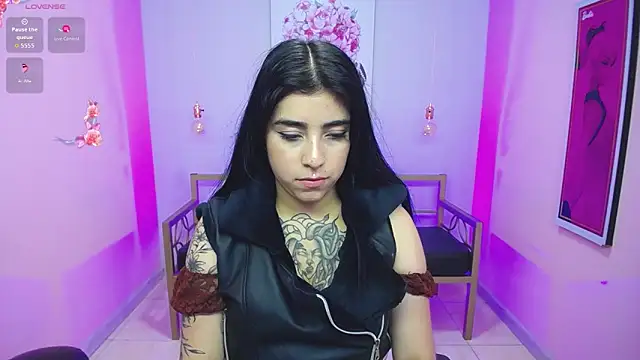 Snapshot of Adri_gomez_x chatting on 05.15.26 Adri gomez x online show from 05.15.26