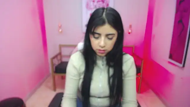 Snapshot of Adri_gomez_x chatting on 05.17.26 Adri gomez x online show from 05.17.26