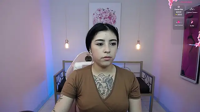 Snapshot of Adri_gomez_x chatting on 06.14.26 Adri gomez x online show from 06.14.26