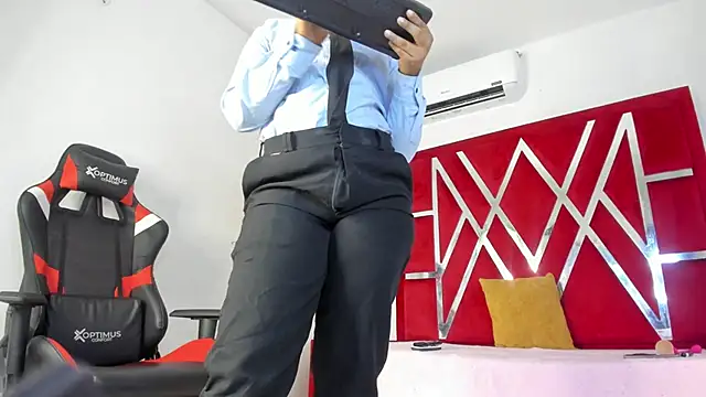 Snapshot of sweetdesireasm chatting on 02.13.26 sweetdesireasm online show from 02.13.26