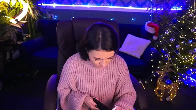 Dafni Monn online show from 01.06.25