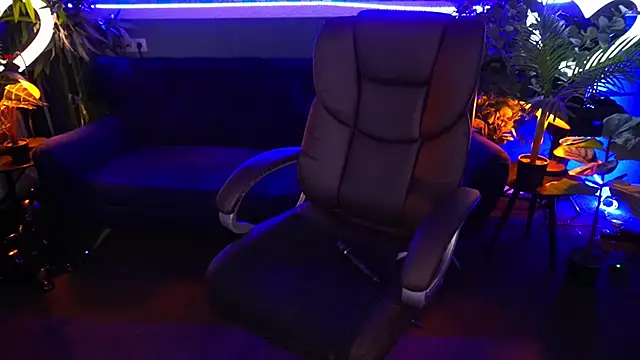 Dafni Monn online show from 01.23.25