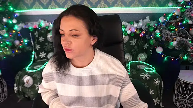 Dafni Monn online show from 12.23.25