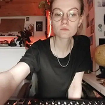 Shy Bamby online show from 04.05.26