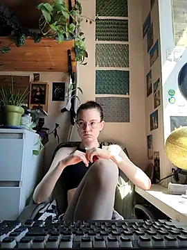 Snapshot of Shy_Bamby chatting on 07.16.26 Shy Bamby online show from 07.16.26