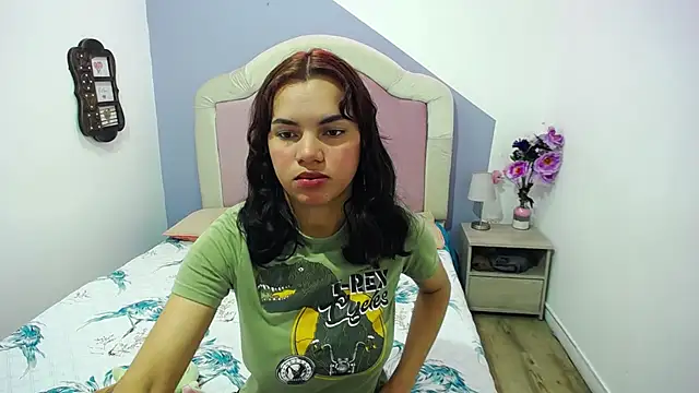 Snapshot of revecacruz_ chatting on 01.13.26 revecacruz online show from 01.13.26