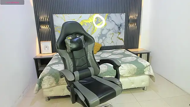 Snapshot of Dark_Desiree18 chatting on 02.21.26 Dark Desiree18 online show from 02.21.26