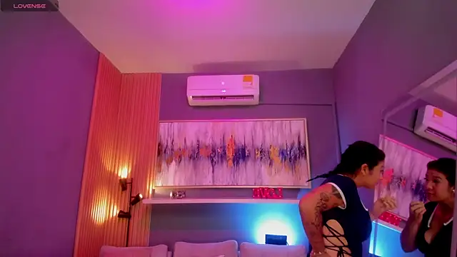 Snapshot of lilian_vergara chatting on 04.24.26 lilian vergara online show from 04.24.26