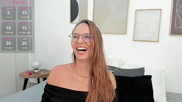 Snapshot of Julianneharris chatting on 04.24.26 Julianneharris online show from 04.24.26
