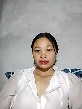 Snapshot of miray- chatting on 05.21.26 miray- online show from 05.21.26