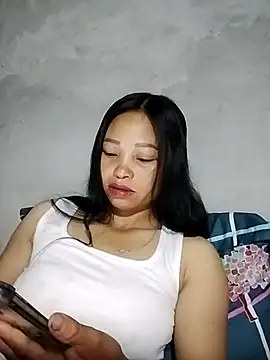 Snapshot of miray- chatting on 05.22.26 miray- online show from 05.22.26