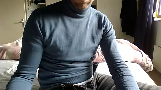 Snapshot of Vector1982 chatting on 03.31.26 Vector1982 online show from 03.31.26