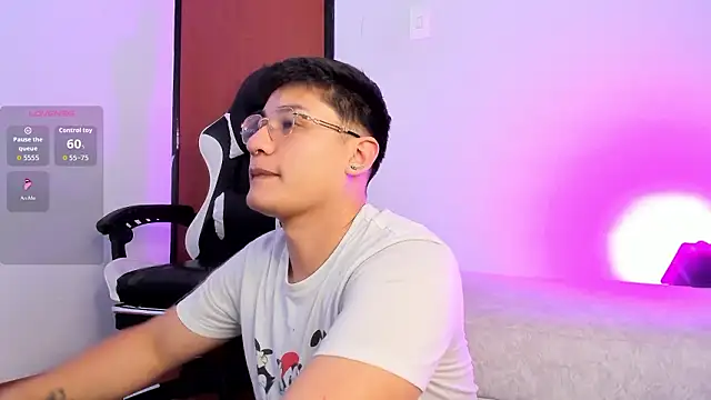 Theo Rowan online show from 02.02.26