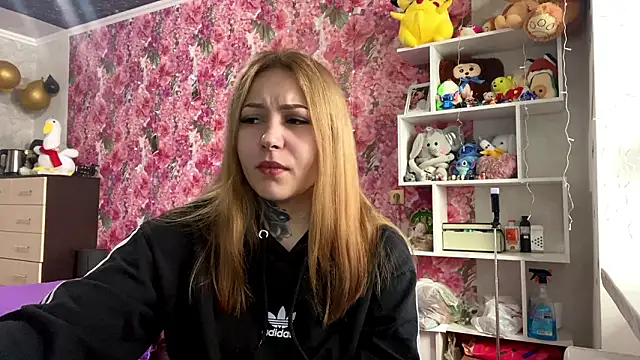 Snapshot of TraciBallena chatting on 02.11.26 TraciBallena online show from 02.11.26