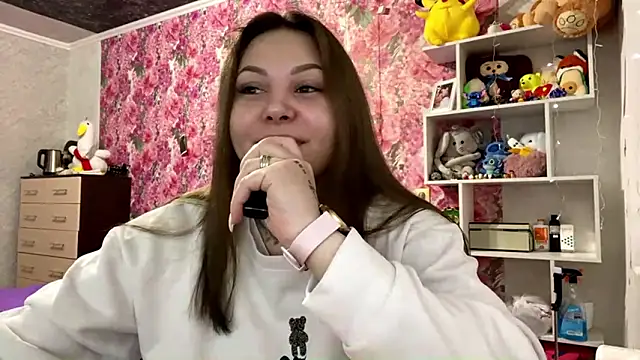 Snapshot of TraciBallena chatting on 02.17.26 TraciBallena online show from 02.17.26