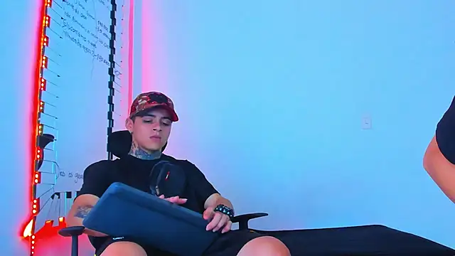 Snapshot of Thomas-Wil chatting on 02.07.26 Thomas-Wil online show from 02.07.26